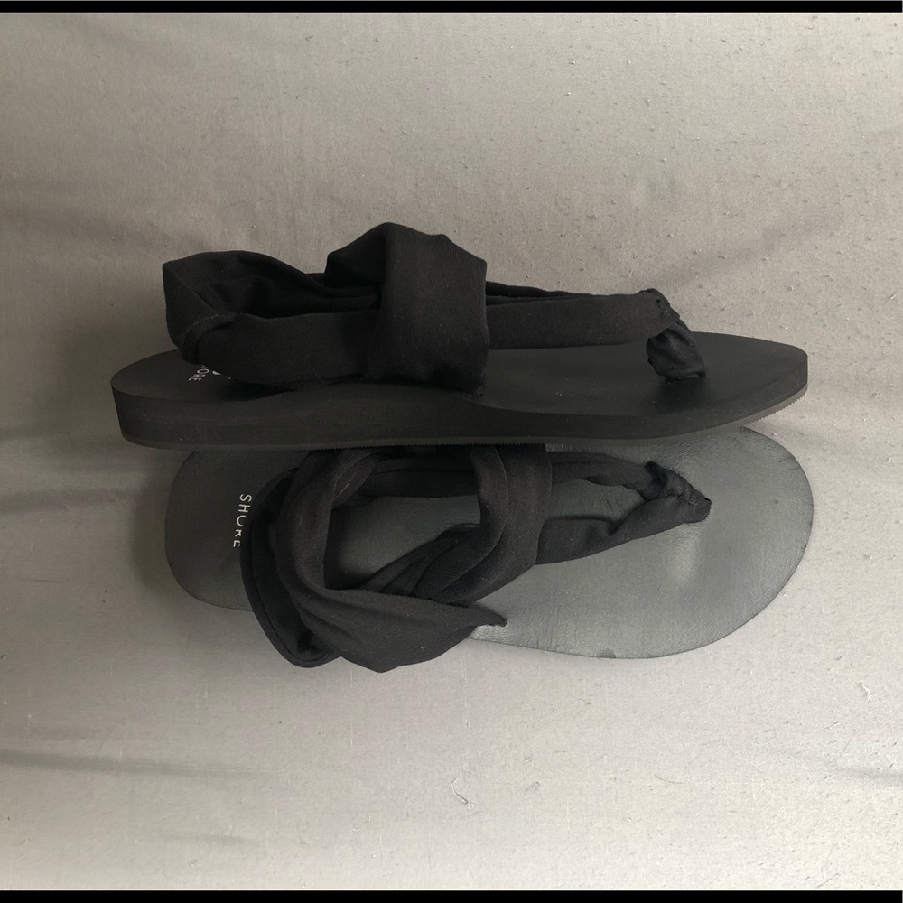 Sandles - Picture 2 of 3